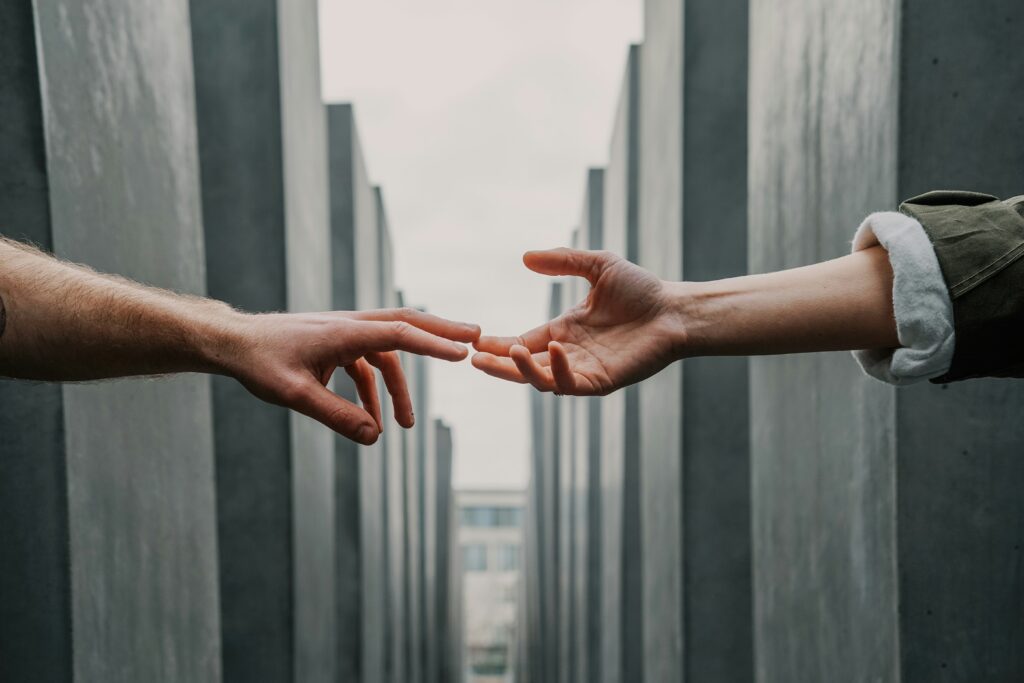 Mãos juntas